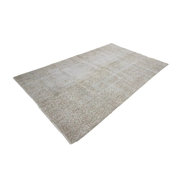 1960s Vintage Distressed Washed Out Cream Rug- 5′10″ × 9′6″ For Sale - Image 4 of 7