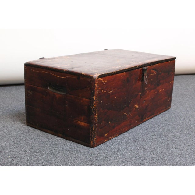 Early 19th Century Colonial Stained Maple Handmade Travel Trunk / Chest With Hinged Top For Sale - Image 13 of 13