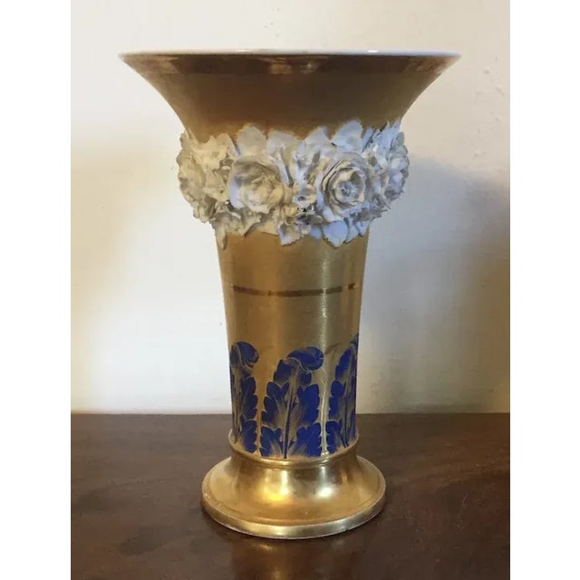 Gold Antique Early 19th Century French Empire Porcelain Gold Trumpet Vase with Flower Garland For Sale - Image 8 of 12