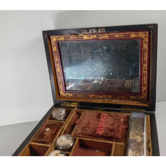 19th Century English Rosewood Veneer Traveling Vanity Case Box For Sale - Image 11 of 18