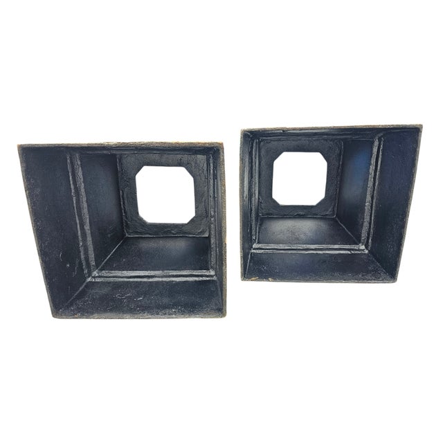 Metal 1930s Pair of Neoclassical Cast Iron Ruffle-Edge Garden Urns on Pedestals For Sale - Image 7 of 8