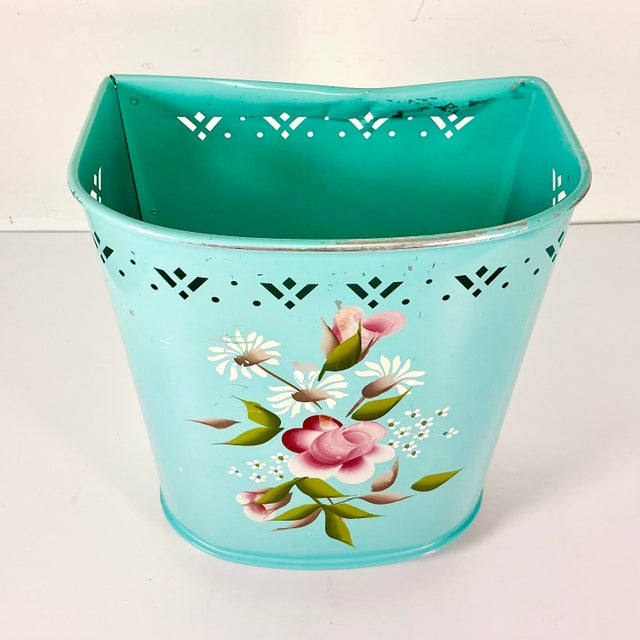 Metal 1950s Vintage Hollywood Regency Boho Chic Turquoise Handpainted Flora Metal Wastebasket For Sale - Image 7 of 18