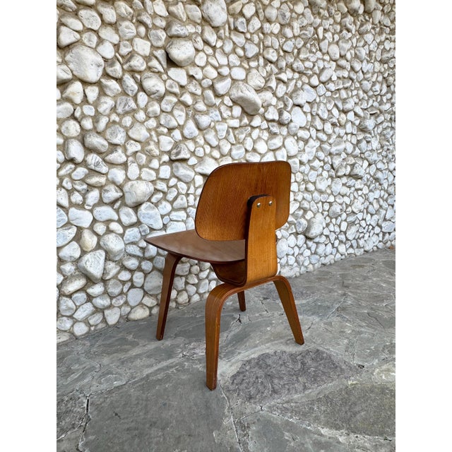 DCW Dining Chair in Walnut by Charles and Ray Eames for Herman Miller, 1950s For Sale - Image 16 of 17