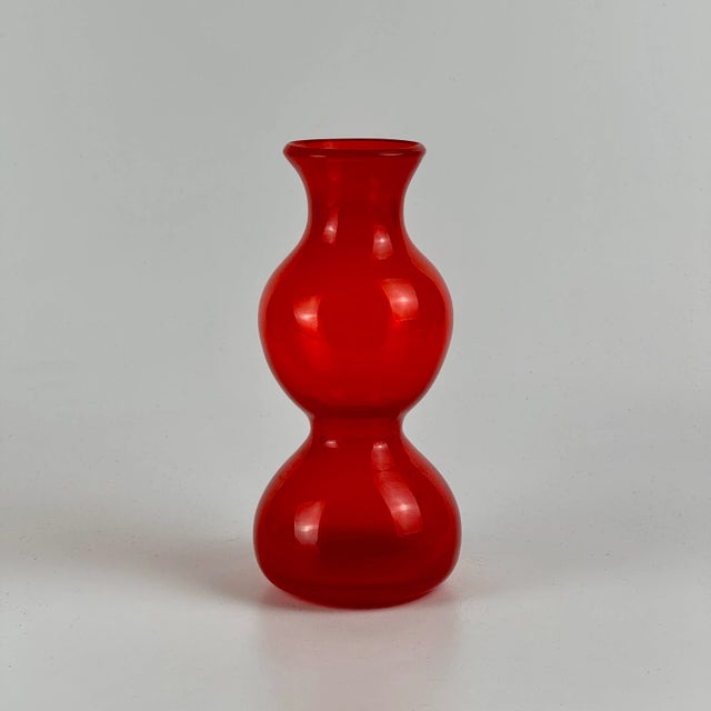 We promise you the color is even better in person! We did our best to capture it but in person it's the even nicer. A...