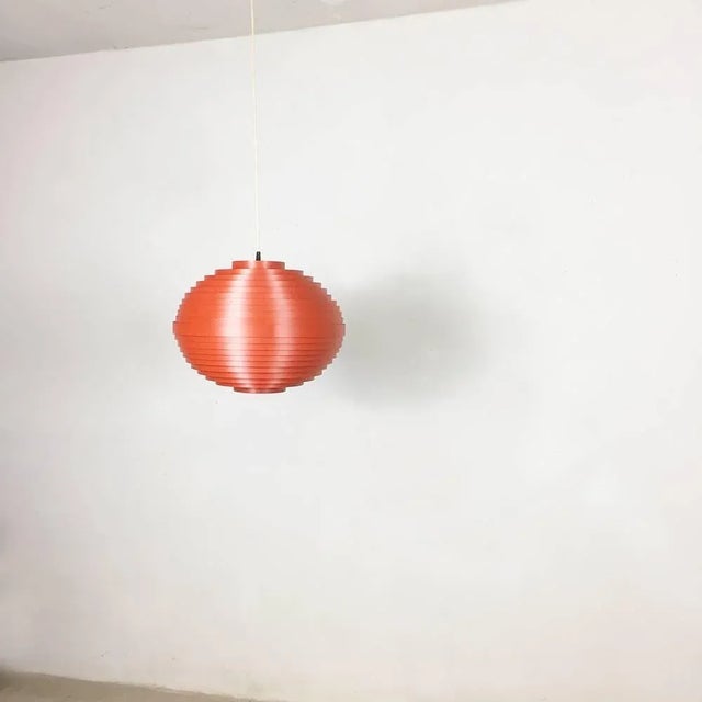Hanging light Producer: Vest lights, Austria Origin: Austria Age: 1960s This 1960s hanging light was made by Vest Austria....