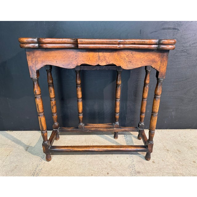 A lovely little Tea Table, Queen Anne design dating to around 1890. Perfect size for a lamp table. The back leg swivels...
