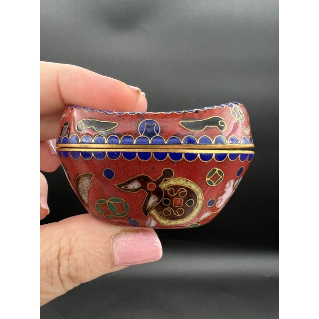 Brick Red Mid 20th Century Chinese Cloisonné Yuanbao Wealth Ingot Trinket Boxes - Set of Three For Sale - Image 8 of 12