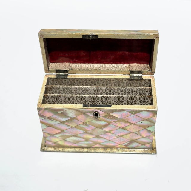 English Mother of Pearl Stationery Box, Circa 1840 For Sale In San Francisco - Image 6 of 6