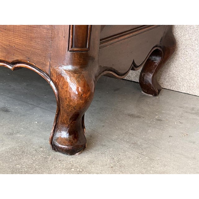 Italian Baroque Nightstands in Burled Walnut, 1890, Set of 2 For Sale - Image 11 of 12