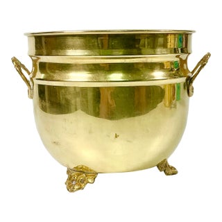 Mid-Century Hollywood Regency Boho Chic English Traditional Style 3-Footed Brass Planter For Sale