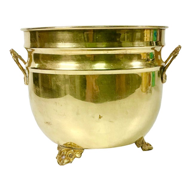 Mid-Century Hollywood Regency Boho Chic English Traditional Style 3-Footed Brass Planter For Sale