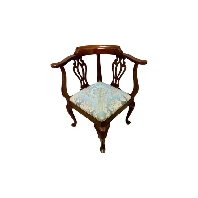 Vintage c.1980's Ethan Allen Georgian Queen Ann Corner Chair. Solid cherry wood frame, carved backrest, cabriole legs and...