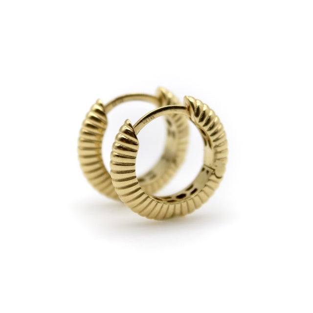 Metal Vintage 14k Gold Ribbed Hoop Earrings, Pair For Sale - Image 7 of 9