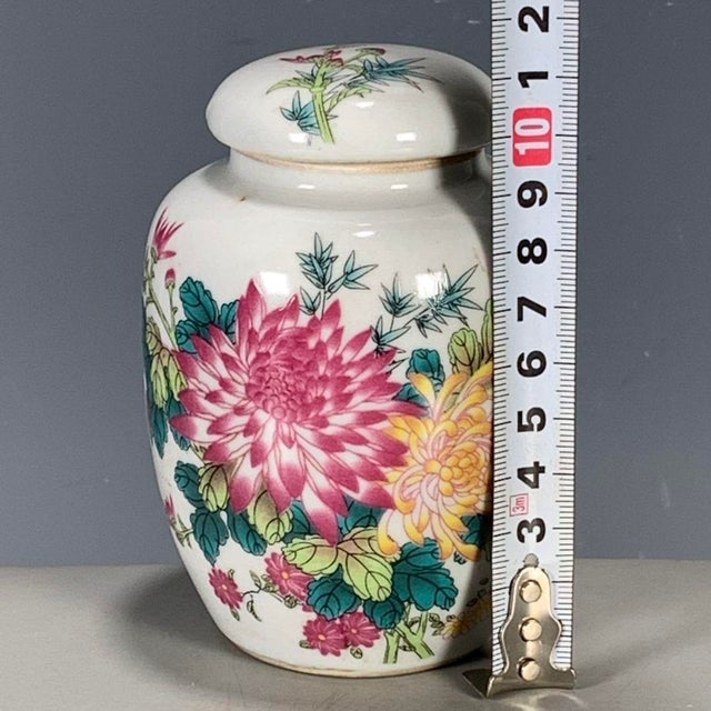 Vintage Famille Rose Porcelain Tea Jar With Lid – Chrysanthemum Motif, "Wan Yu" Mark For Sale - Image 4 of 9