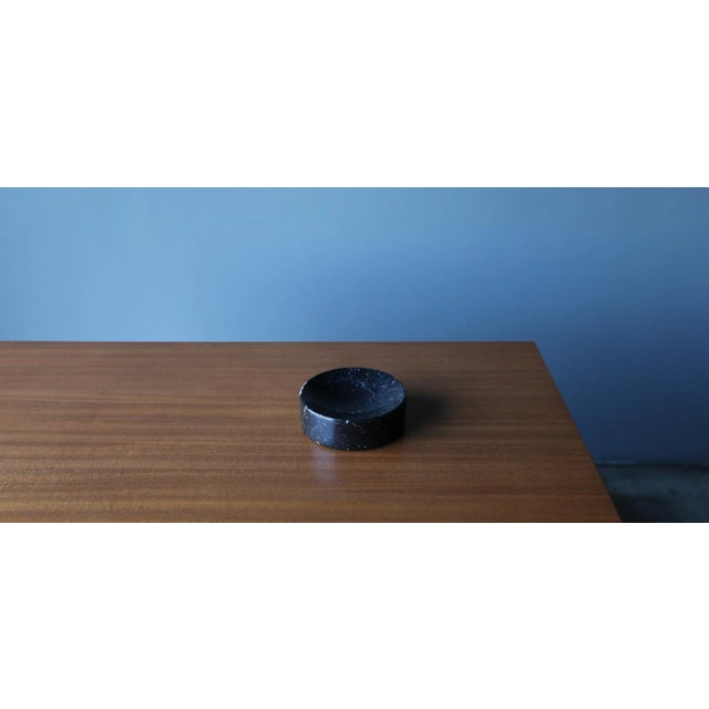 Peter Pepper Products Black Marble Bowl, California, C.1975 For Sale - Image 9 of 10