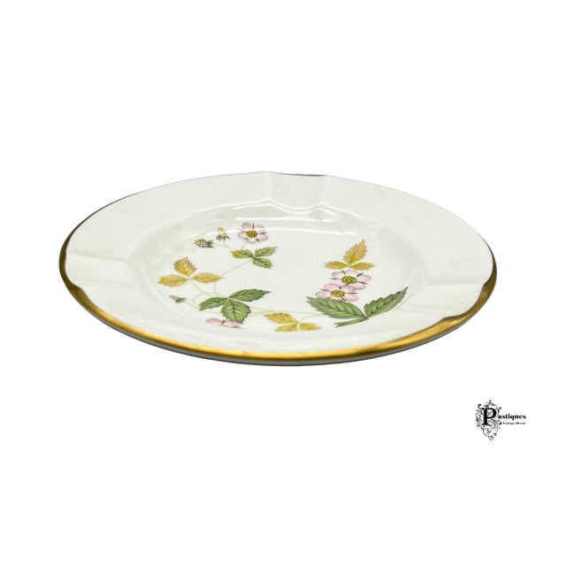 Vintage Traditional Style Ashtray by Wedgwood featuring High Quality Ceramic, Floral Motifs, and Gold Rim