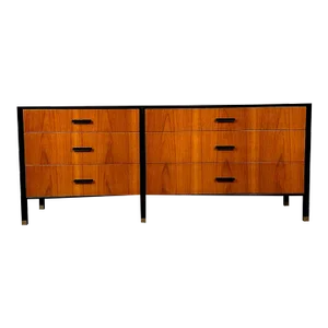 American Mid-Century Modern Rosewood Dresser / Sideboard by Harvey Probber 1960s