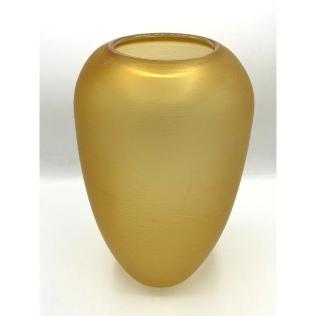 The vases of Paolo Venini's engraved series are glass works of art characterized by deep and precise engravings on the...