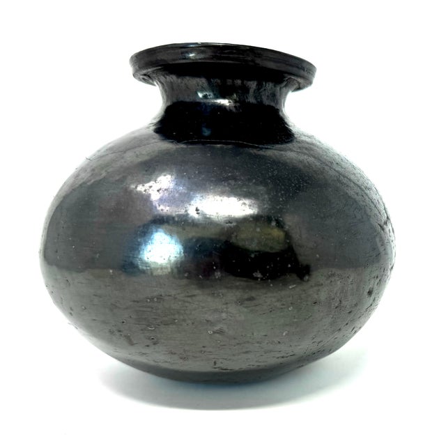 Doña Rosa Barro Negro Vase From Oaxaca, Mexico, Signed - 5.8" H X 6.5" Diam. For Sale In Los Angeles - Image 6 of 9