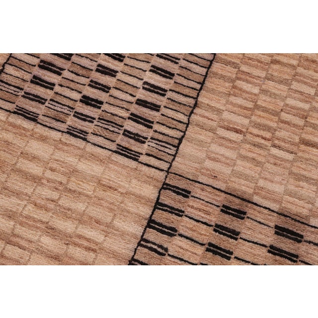 Textile Bohemian Gabbeh Beige/Tan Wool Rug - 5'10'' X 8'6'' For Sale - Image 7 of 10