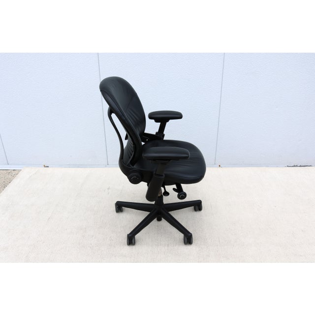 Steelcase Leap Ergonomic Office Desk Chair in Black Leather, Fully Adjustable For Sale - Image 10 of 18