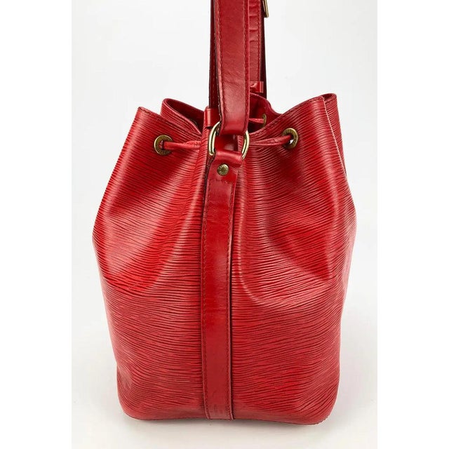 Louis Vuitton Castillian Red Epi Noe Drawstring Bucket Bag in good condition. red epi leather exterior trimmed with gold...
