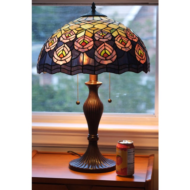 Art Deco Late 20th Century Tiffany-Style Stained Glass Peacock Feather Table Lamp For Sale - Image 3 of 7