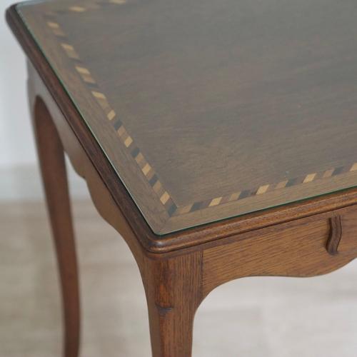 Brown French Writing Desk with Glass Top and Inlays, Early 20th Century For Sale - Image 8 of 15