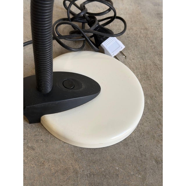 1980s White and Black Gooseneck Desk Lamp With Adjustable Arm For Sale In Los Angeles - Image 6 of 10