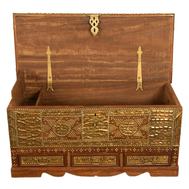 Antique 19thC Zanzibar Omani Teak & Brass Stud & Copper Clad Dowry Chest 1890 For Sale - Image 10 of 18