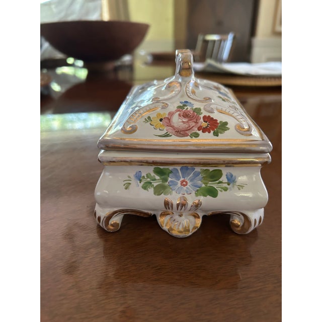 Italian 1970s Hand Painted Deruta Ceramic Jewelry Box For Sale - Image 3 of 8