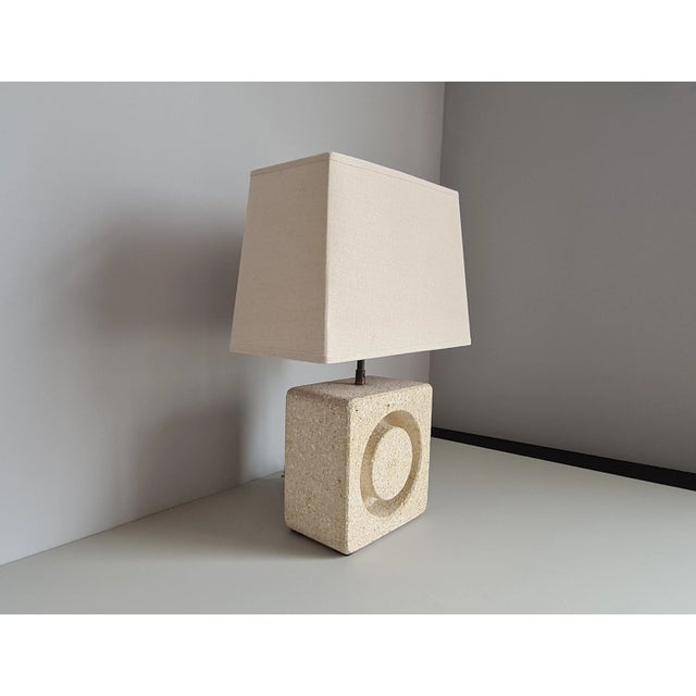 Sublime sculptural lamp in white stone in the Albert Tormos style, magnificently sculpted in the mass in the 60s The...