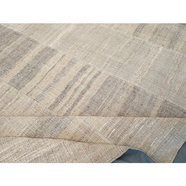 Galerie Shabab Collection Mid-20th Century Handmade Turkish Flatweave Kilim Room Size Carpet For Sale - Image 9 of 10