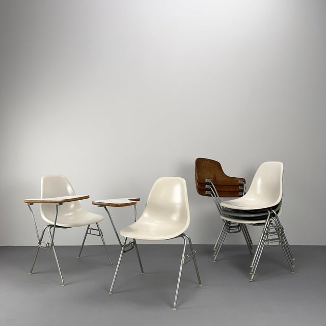 A rare and very early model from Herman Miller, the exact model designation of the chair is DSS-TA. The chairs are...