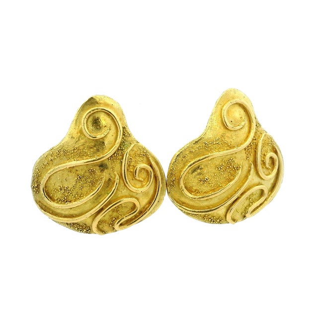 1970s Elizabeth Gage 18k Gold Sculptural Scroll Clip Earrings, A Pair For Sale - Image 15 of 17