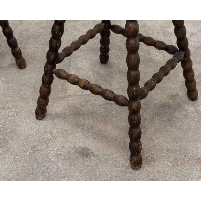 These antique beechwood bar stools from the 1900s charm with their simplicity and authenticity. Their beautiful patina and...