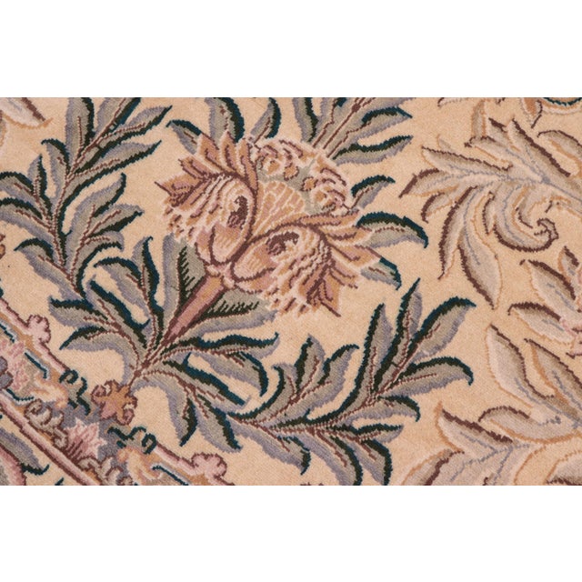 Shabby Chic 1990's Medallion Tulip Pak-Persian Gold/Pink Wool Round Rug- 8'2'' X 8'3'' For Sale - Image 4 of 9