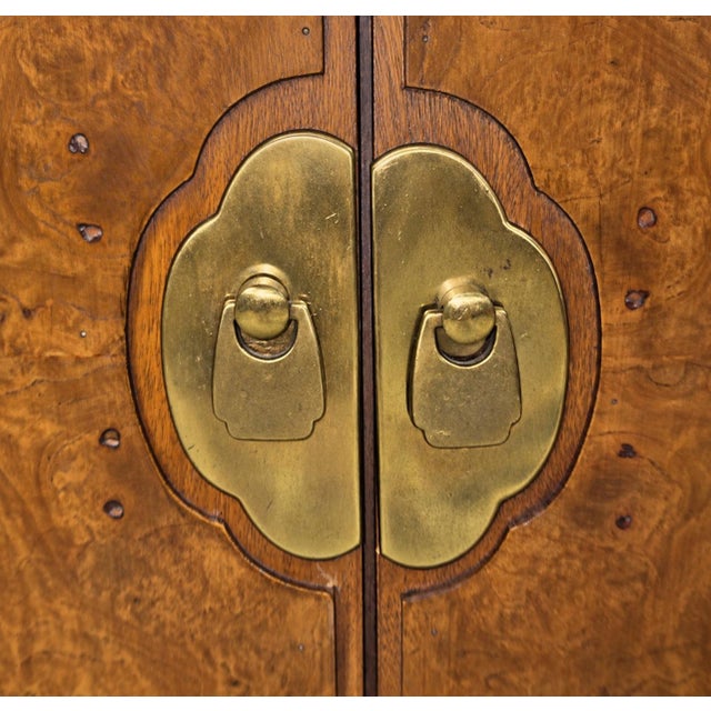 Late 20th Century Vintage Thomasville Burl Wood Asian Modern Nightstands With Brass Hardware - Pair For Sale - Image 5 of 12