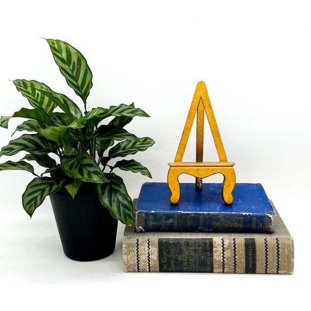 Elegant and charming Florentine easel made of a lightweight wood, gilded with gold leaf. Brilliant and diminutive piece...