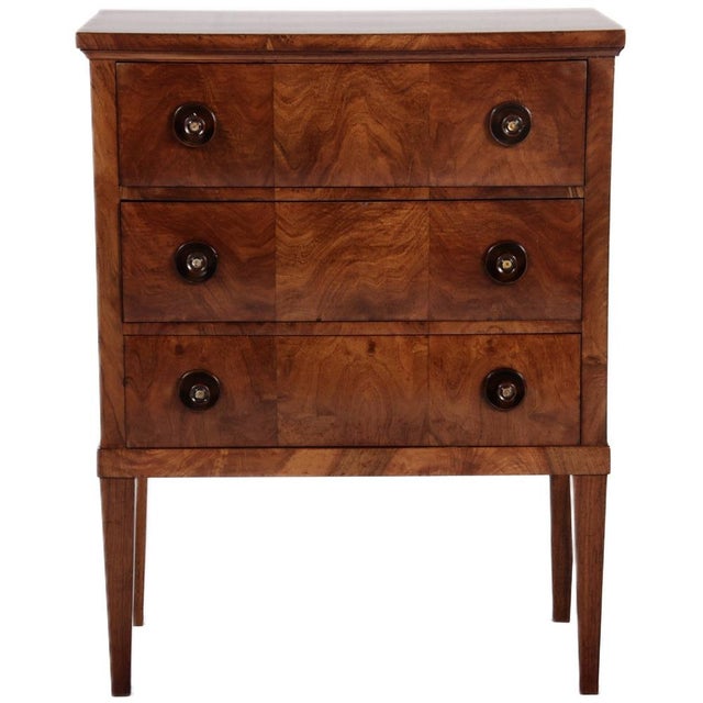 Small Antique Biedermeier Chest of Drawers in Walnut, 1820 For Sale - Image 4 of 18