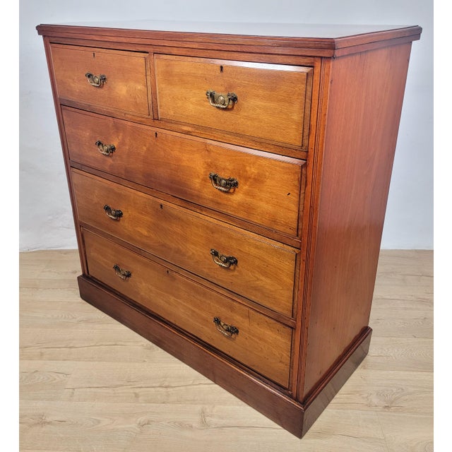 Victorian Chest of 5 Drawers in Walnut with Drop Handles, 1900s For Sale - Image 3 of 18
