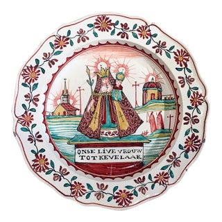 Dutch-decorated English Creamware Plate, Onse Live Vrouw Tot Kevelaar (Our Lady to Kevelaar), Circa 1765-85. For Sale
