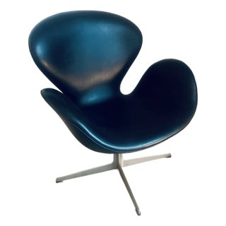 Arne Jacobsen for Fritz Hansen Swan Lounge Chair Danish Mid Century Modern Vintage Scandinavian For Sale