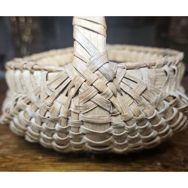 Early 20th Century Small Mellon or Buttocks, Appalachians Basket, With Blue Dyed Slats For Sale - Image 13 of 15