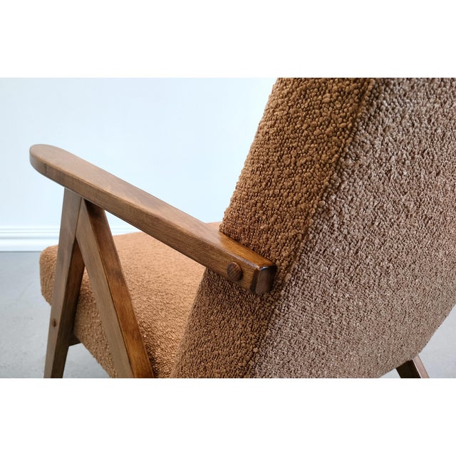 Mid-Century Model B310 VAR Easy Chair in Mocha Mousse Bouclé, 1960s For Sale - Image 6 of 11