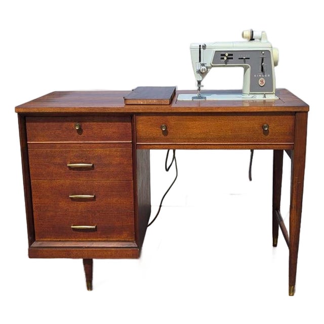 1966 Singer Slant-O-Matic 600 Sewing Machine in Mid-Century Wood Cabinet For Sale