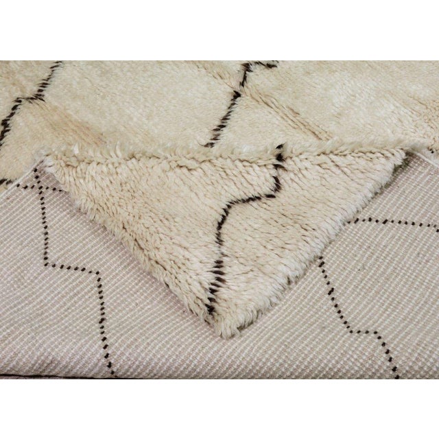 2000 - 2009 Moroccan Modern Hand Knotted Wool Rug, 9'2"x12'2" For Sale - Image 5 of 5