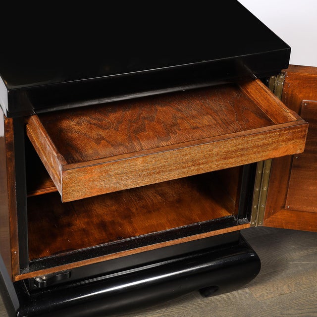 1950s Mid-Century Modernist Shadowbox Mirrored Front Walnut & Black Lacquer End Table For Sale - Image 5 of 15
