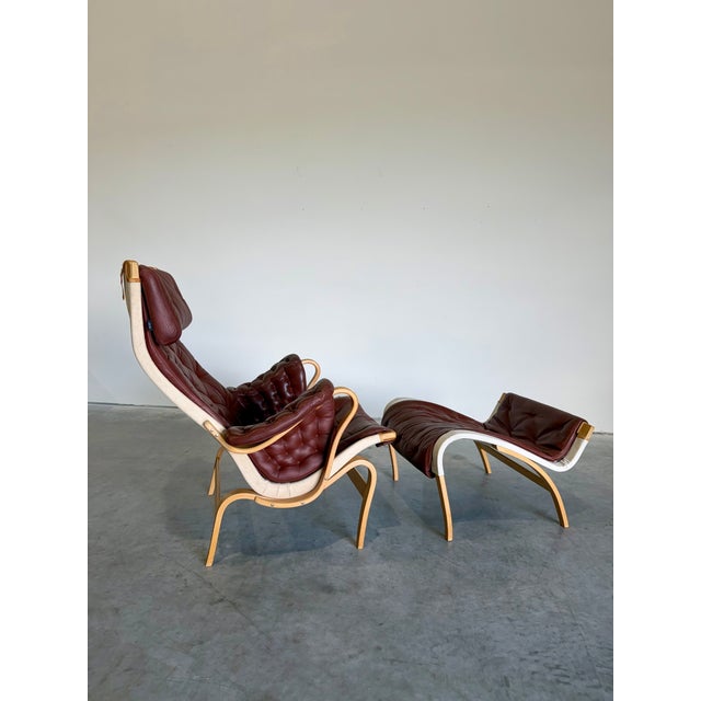 DUX 1980s Brown Leather Pernilla Chair and Ottoman by Bruno Mathsson for Dux Sweden, 2 Pieces For Sale - Image 4 of 14