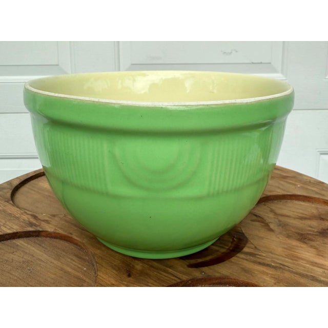 Art Deco Vintage Hall Mixing Bowl in Lettuce Green For Sale - Image 3 of 5